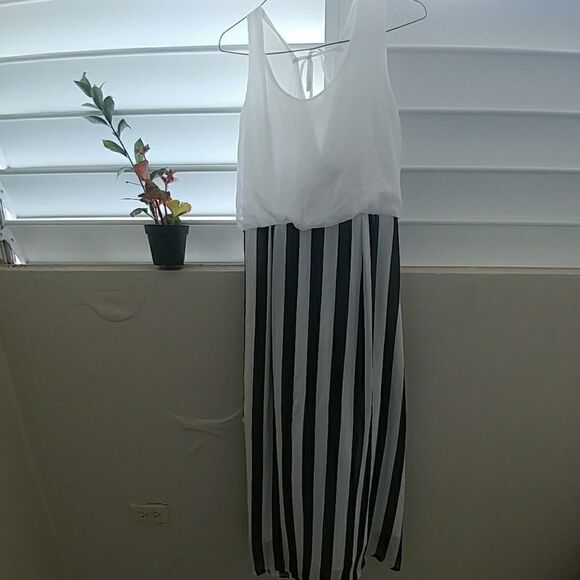 Ending soon Paradise Dress - Picture 1 of 8